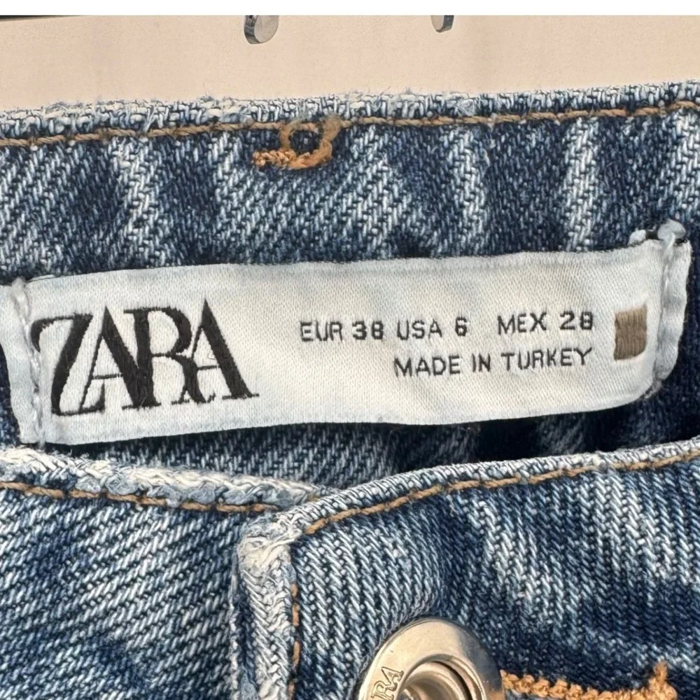 ZARA Women Blue Wash Straight Leg Raw Hem Denim Jeans Size 6‎